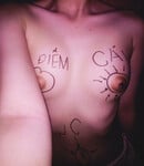 Em sướng quá lỡ bắn ra cứt luôn r