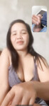 Em cười hí mắt