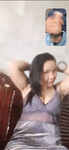 Em cười hí mắt