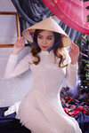 Em mẫu ruột nude cùng bộ trang phục áo dài