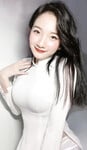 Em mẫu ruột nude cùng bộ trang phục áo dài