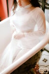 Em mẫu ruột nude cùng bộ trang phục áo dài