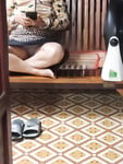 Chụp lén bà cô lộ quần lót
