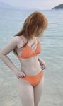 Em gái bikini