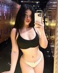 Em gái bikini