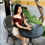 AI lột đồ ở phần mô tả