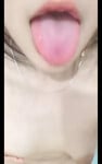 Lè lưỡi của anh đayy ạaa