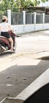 Em thì qua ban ngày ,chị thì hẹn tối