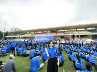 Nhìn muốn chịch