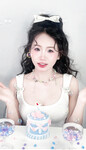 2 lẻ 8