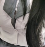 Muốn mở luôn cái cúc quá
