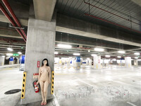 Gái xinh khỏa thân public cực múp