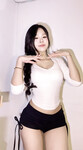 Tiktoker show vú bướm (AI)