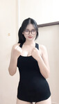 Tiktoker show vú bướm (AI)