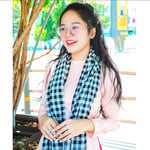 Cô giáo My dạy ngữ văn hứng tình