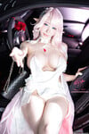 Em cosplay thiên thần