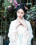 Cổ trang tiểu thư lá ngọc cành vàng cực đẹp