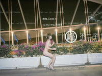 Em chỉ thích thủ dâm public ngoài đường cho kích thích hơn