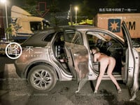 Em chỉ thích thủ dâm public ngoài đường cho kích thích hơn