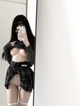 Em học sinh thích chụp ảnh nude