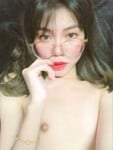 Em rau đeo kính cận vú to lồn múp hồng hào