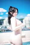 Bé chubby dáng ngon public ngoài bể bơi