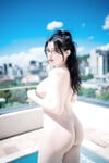 Bé chubby dáng ngon public ngoài bể bơi