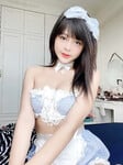 Hầu gái vú to