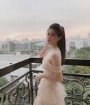 Chị gái vu to