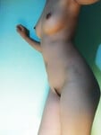 Vú tròn, lồn dâm