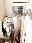 Nhà có đứa em gái mới lớn cứ thích phanh ngực thế này