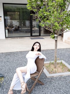Album: Sự Quyến Rũ Quý Phái Với Chiếc Đầm Trắng Tinh Khiết