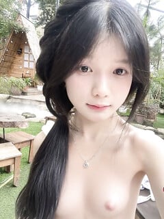 Lột đồ gái xinh bằng AI