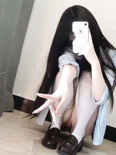 Em học sinh thích chụp ảnh nude
