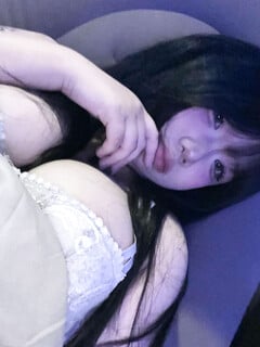 Em gái vú to lồn nhiều nước